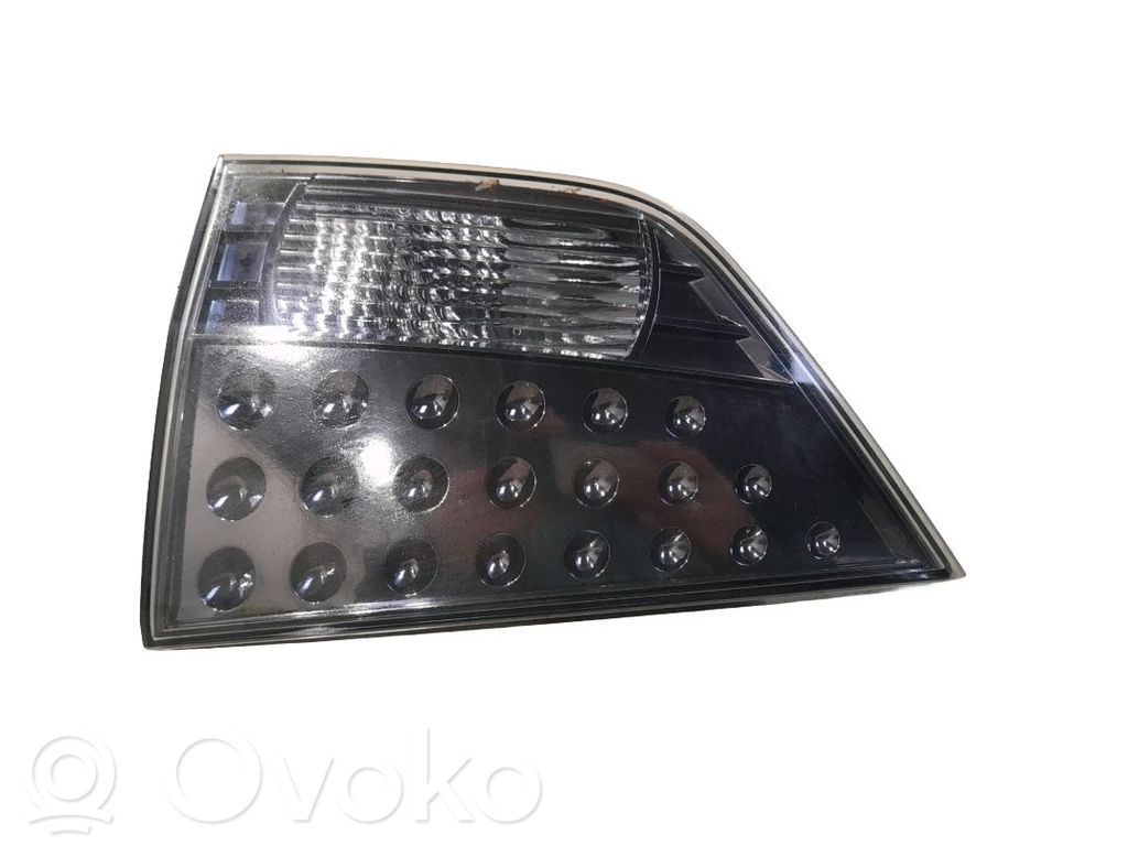 Luz trasera/de freno   8331A006