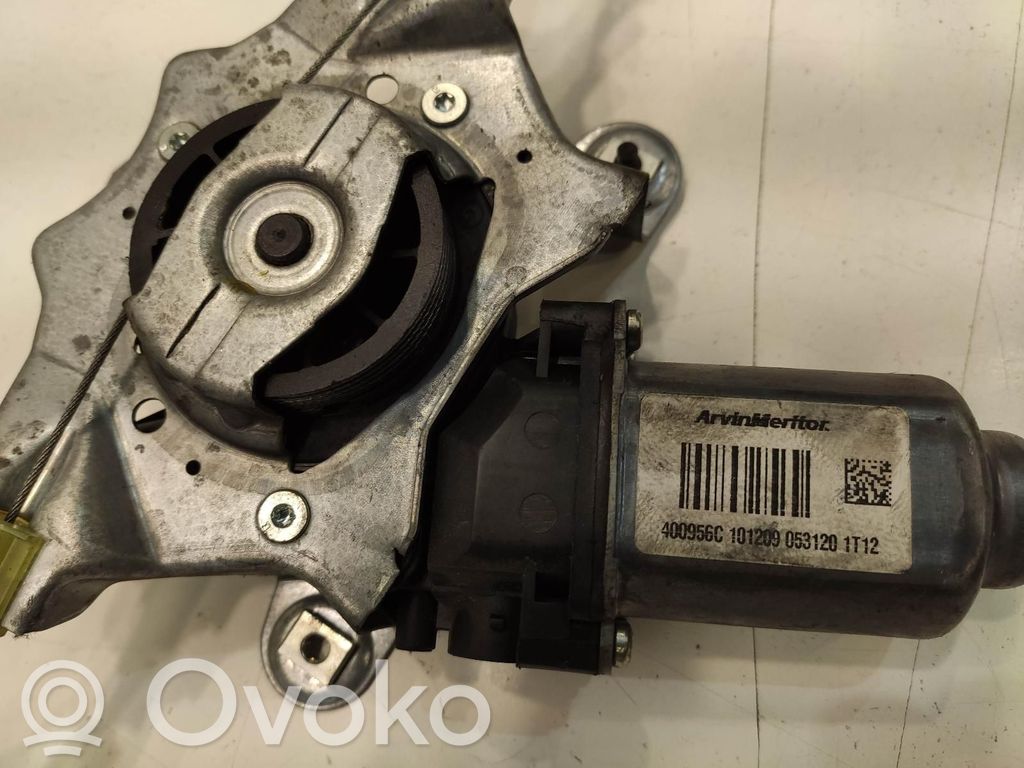 Renault Twingo II Alzacristalli della portiera anteriore con motorino