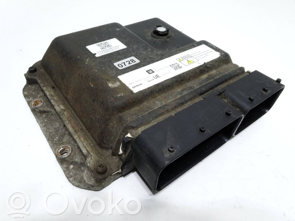 Opel Zafira B Engine control unit/module 