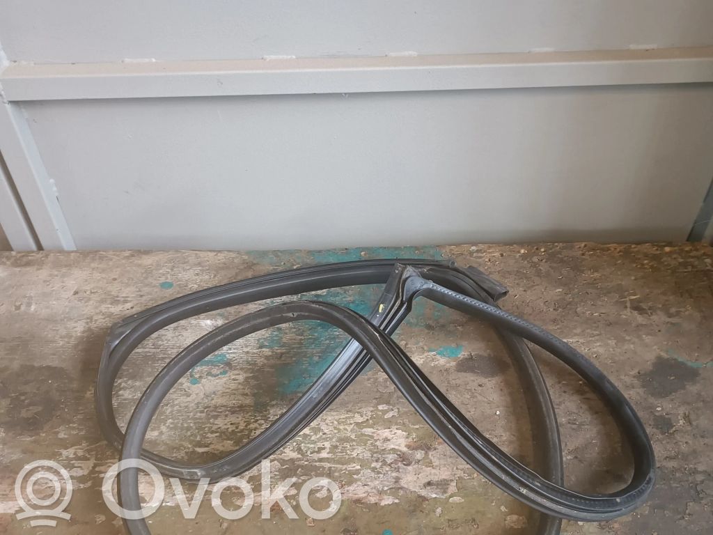 Etuoven kumitiiviste
