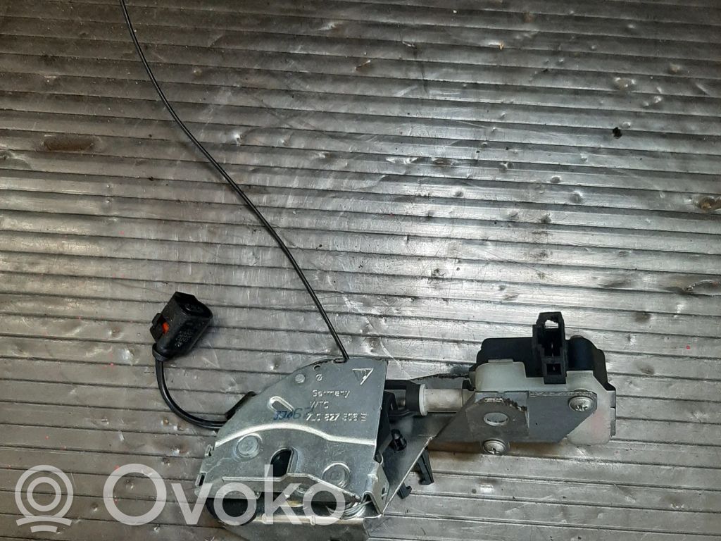 Volkswagen Touareg I Tailgate lock latch 