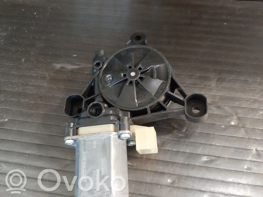 Volkswagen Golf VII Silnik regulatora szyby drzwi przednich 