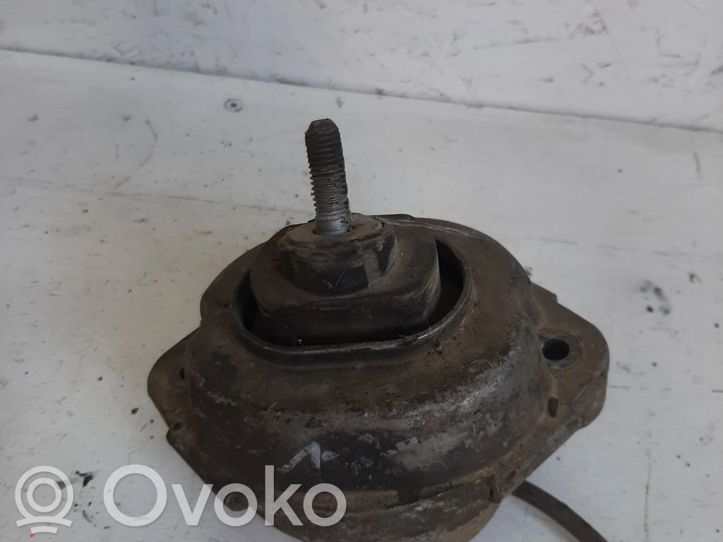 Engine mount bracket   6758444