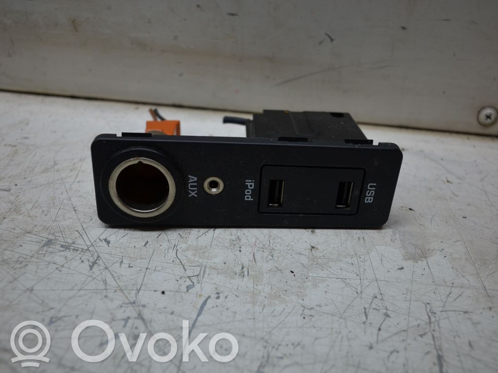 Jaguar XJL USB socket connector 