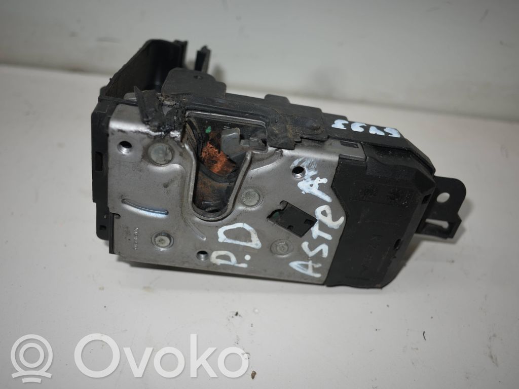 Opel Astra H Priekinė durų spyna 