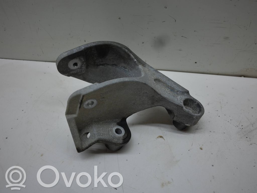 Chrysler Town & Country V Engine mounting bracket 