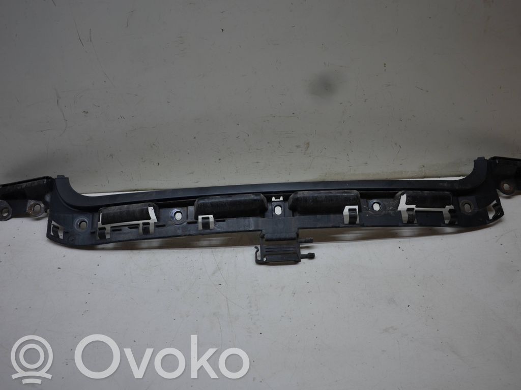 BMW 1 E81 E87 Galinis laikiklis bamperio 