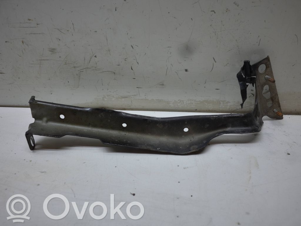 Audi A4 S4 B8 8K Uchwyt / Mocowanie błotnika przedniego 