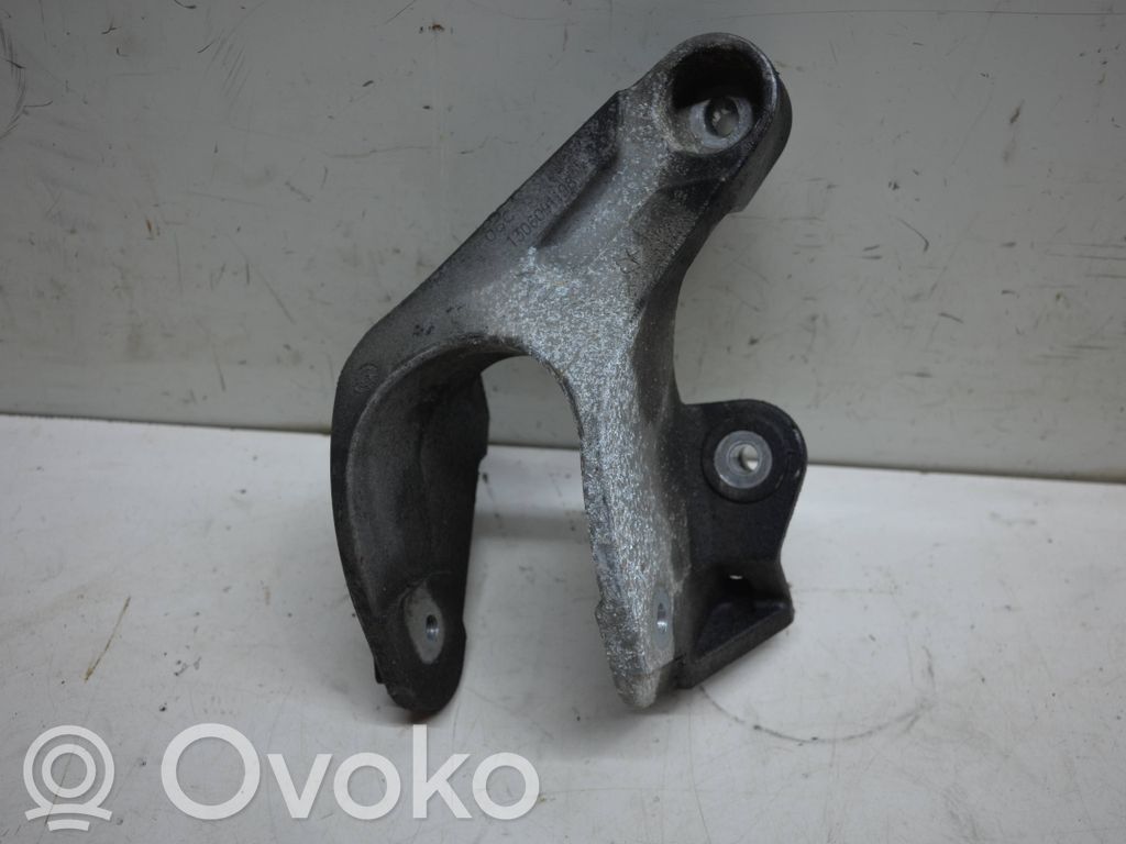 Chrysler Town & Country V Engine mounting bracket 