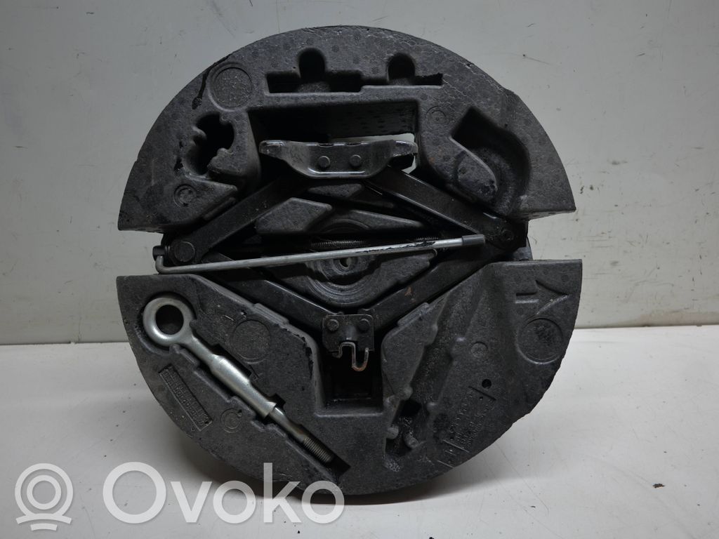 Volvo V70 Tool set 