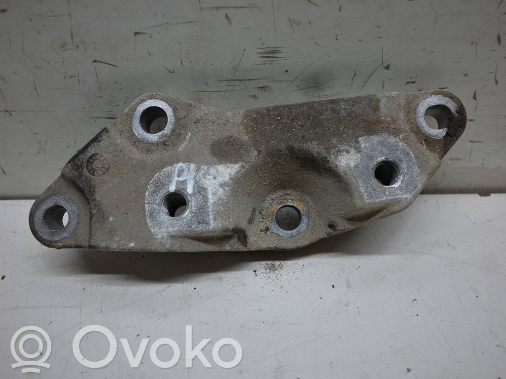 Volvo V70 Gearbox mounting bracket 