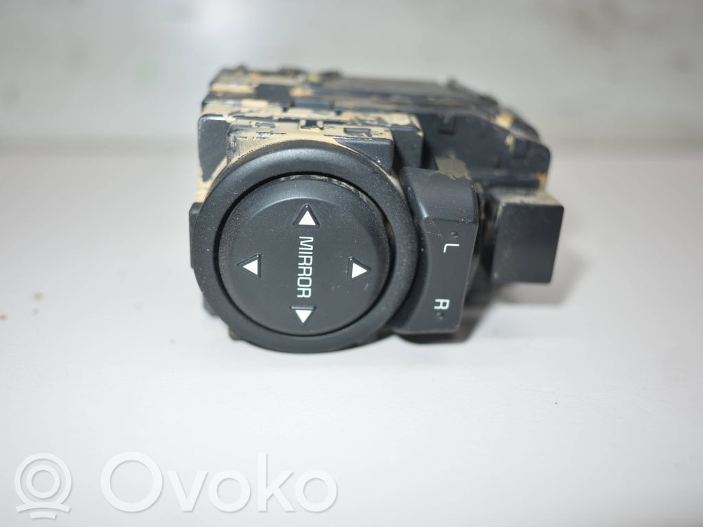 KIA Stonic Wing mirror switch 