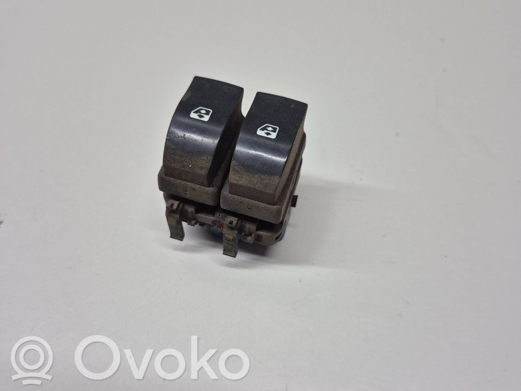 Opel Vivaro Electric window control switch 