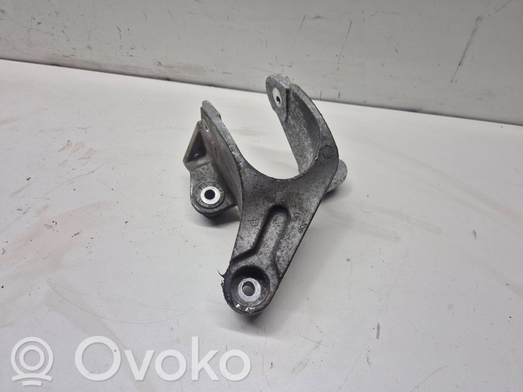 Chrysler Town & Country V Engine mounting bracket 