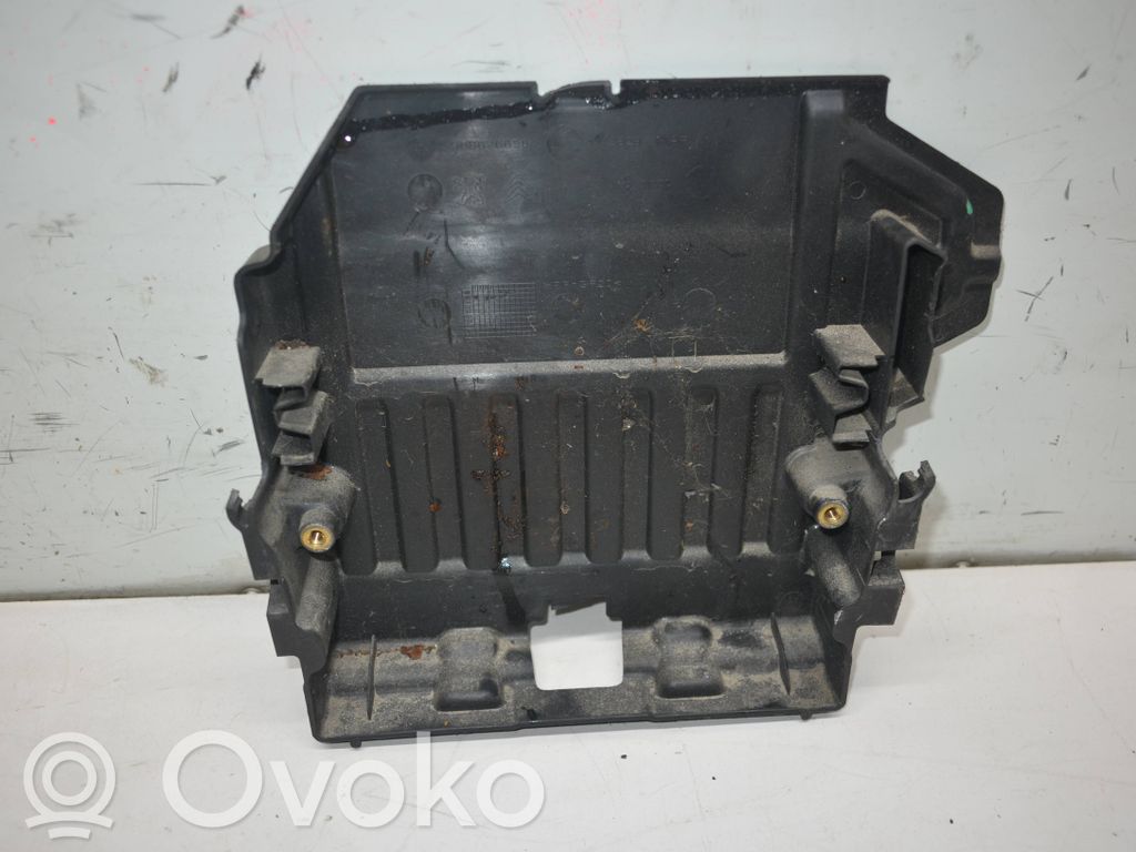 Citroen C3 Picasso Other engine bay part 