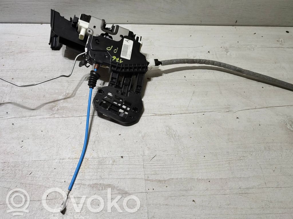 Mercedes-Benz A W176 Front door lock 