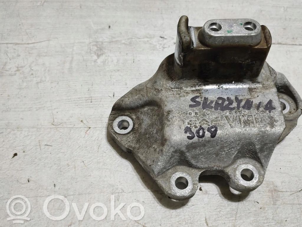 Peugeot 308 Gearbox mounting bracket 
