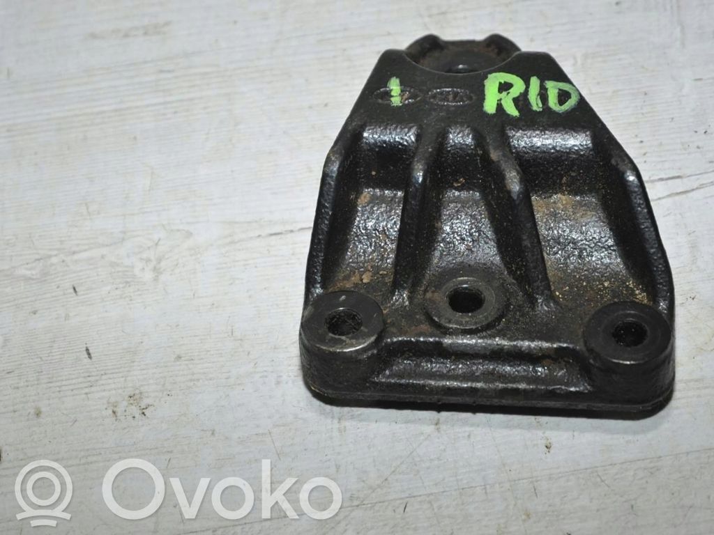 Engine mounting bracket   9864