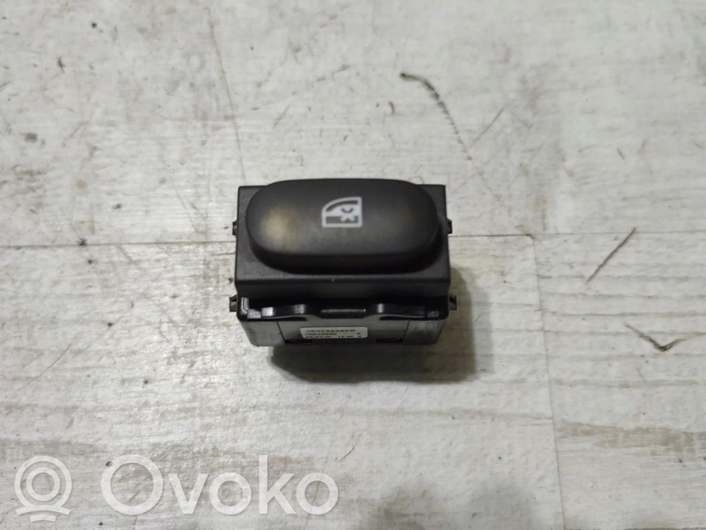 Renault Captur Child safety switch 