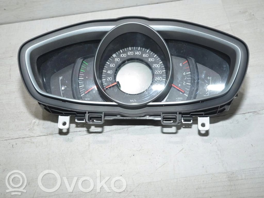 Volvo V40 Speedometer (instrument cluster) 