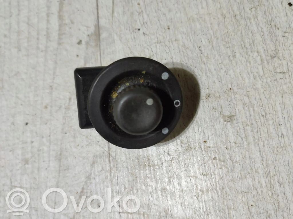 Dacia Duster Wing mirror switch 