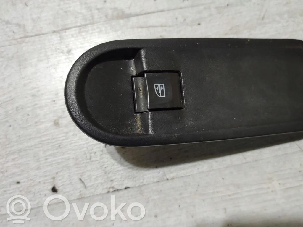Dacia Duster Electric window control switch 