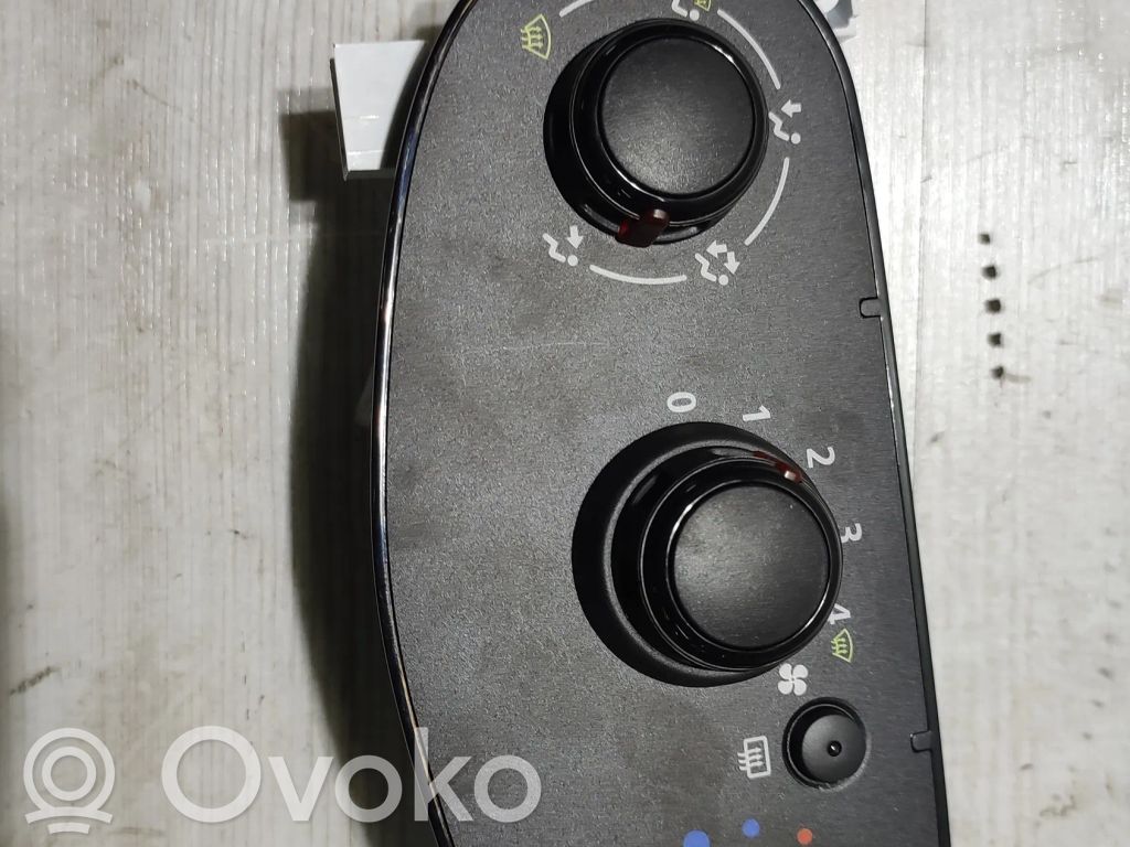 Dacia Sandero Climate control unit 