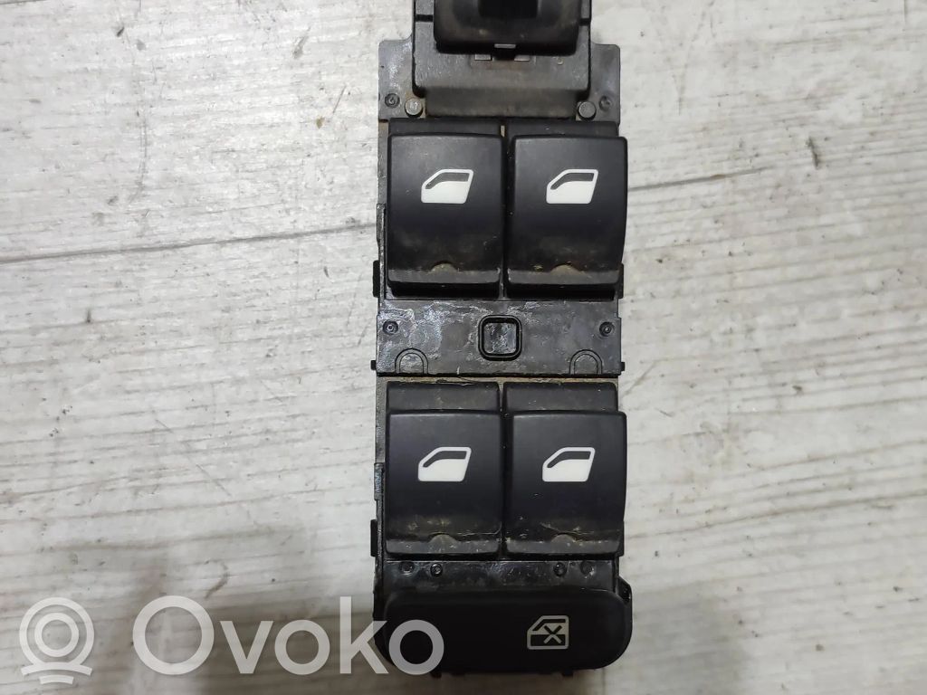Peugeot 208 II Electric window control switch 