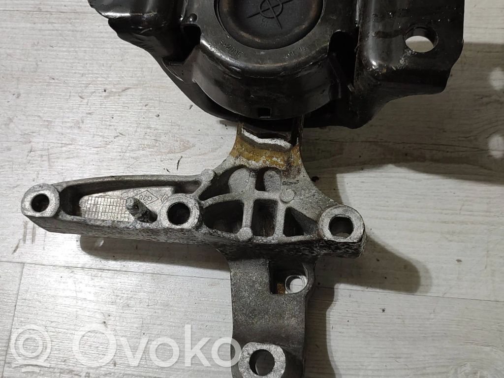 Nissan Qashqai Engine mounting bracket 