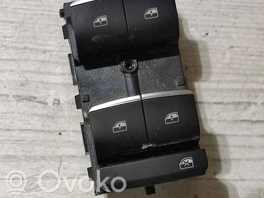 Alfa Romeo Stelvio Electric window control switch 