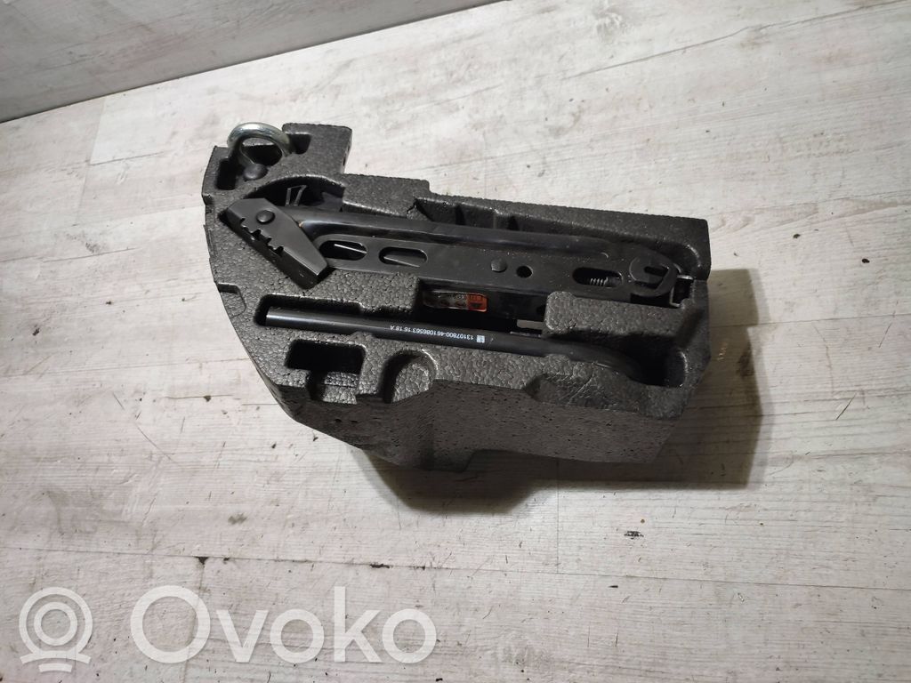 Opel Corsa E Atsarginio rato skyriaus apdaila 