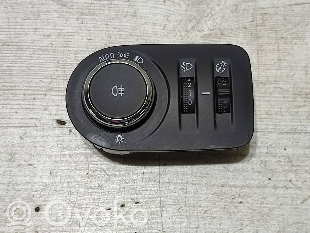 Opel Corsa F Light switch 