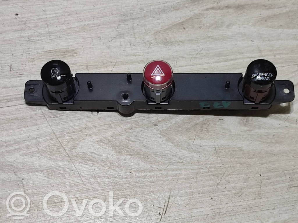 Fiat 500X Hazard light switch 