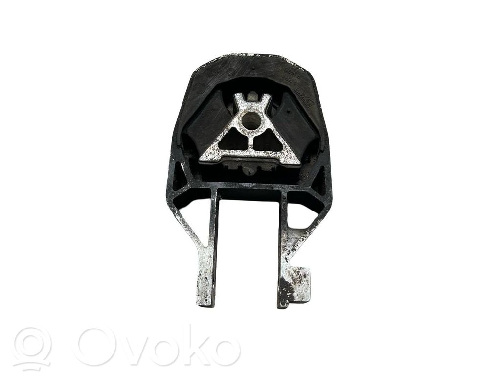 Volvo C30 Engine mount bracket 