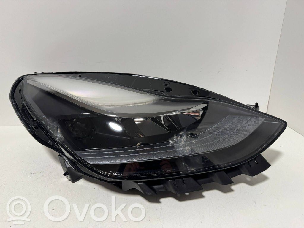 Tesla Model Y Scheinwerfer 