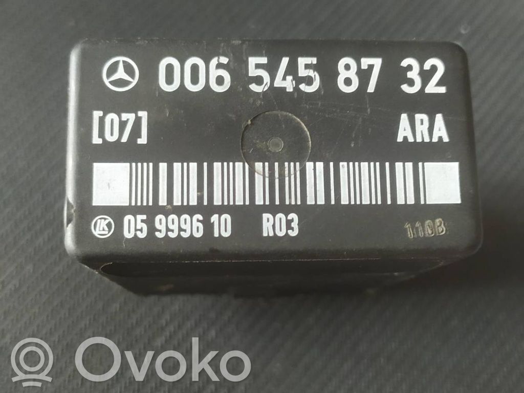 Mercedes-Benz E W124 Przekaźnik pompy paliwa 