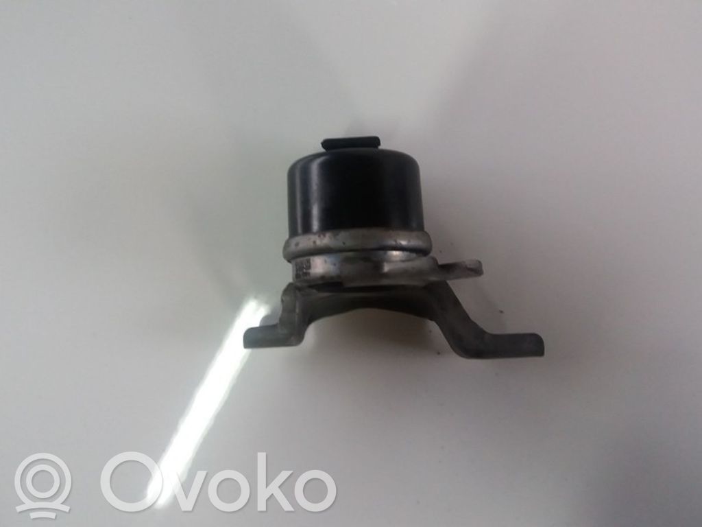 Engine mount bracket   30671245,6G926F012DD