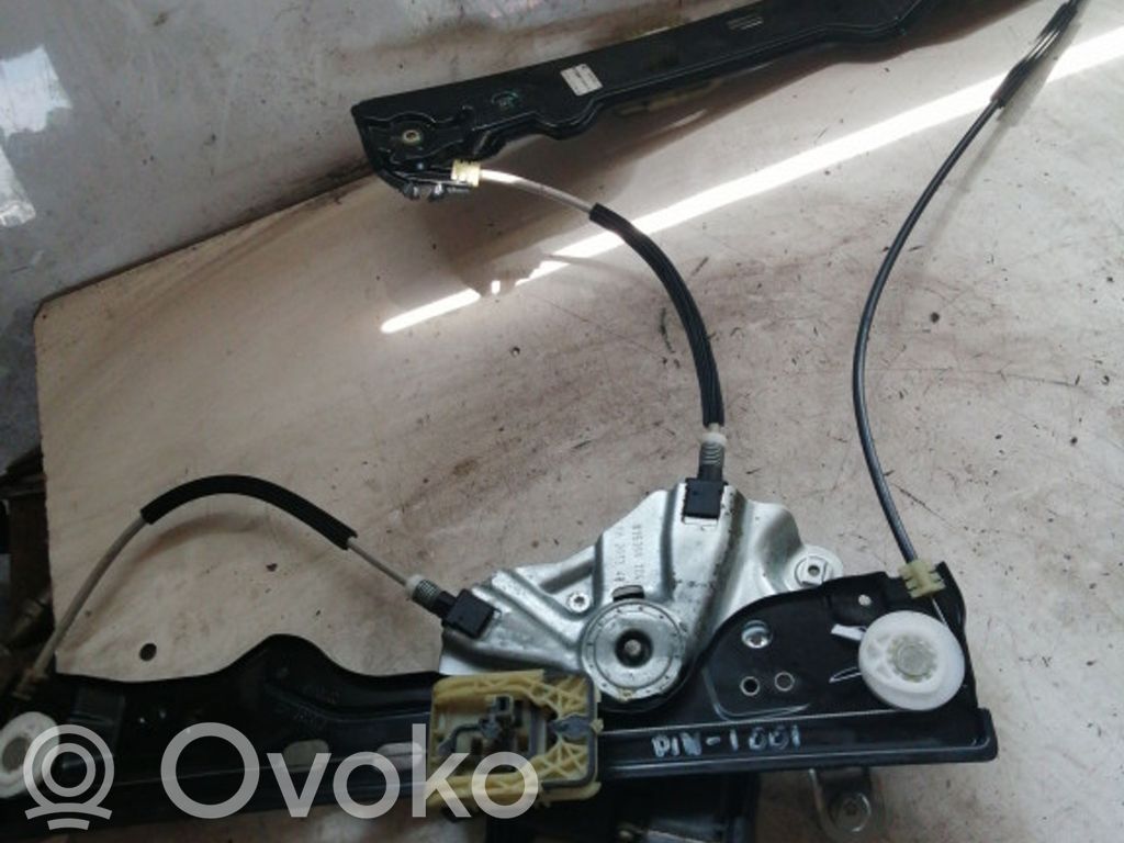 Opel Astra J Front door window regulator with motor 