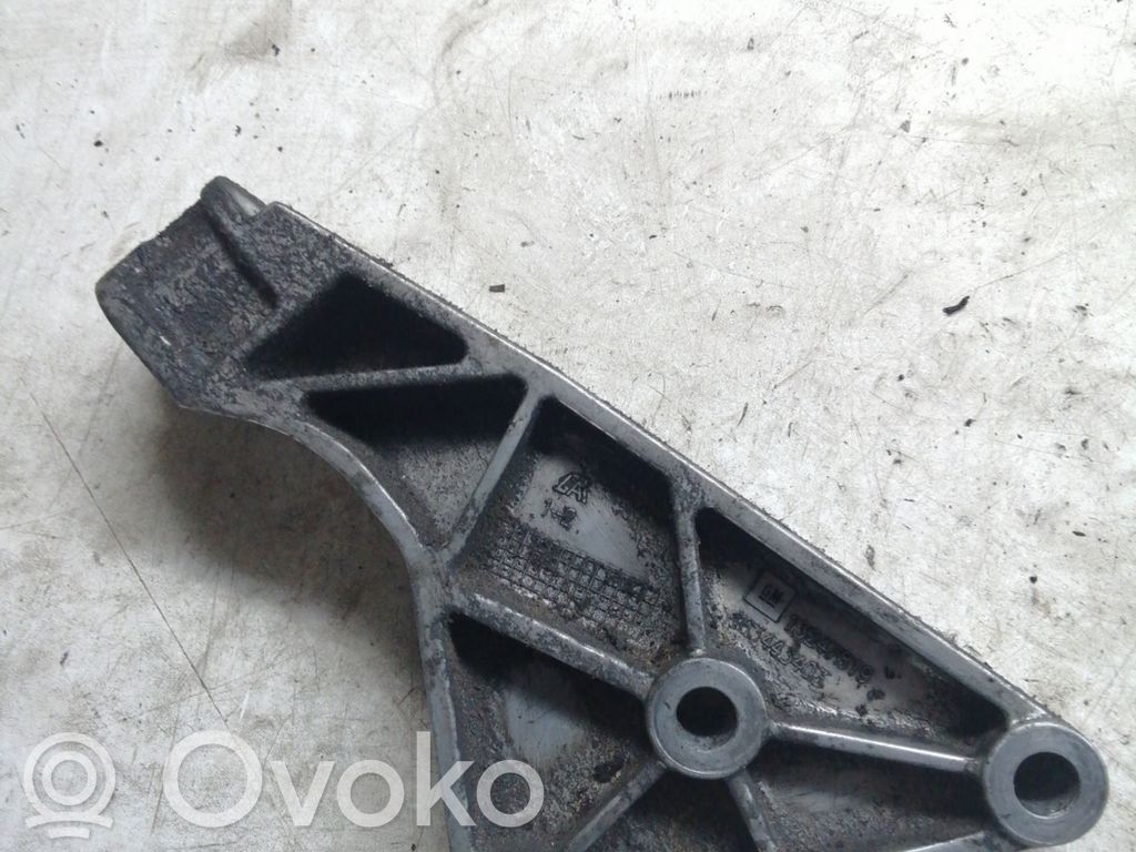 Opel Meriva B Engine mounting bracket 