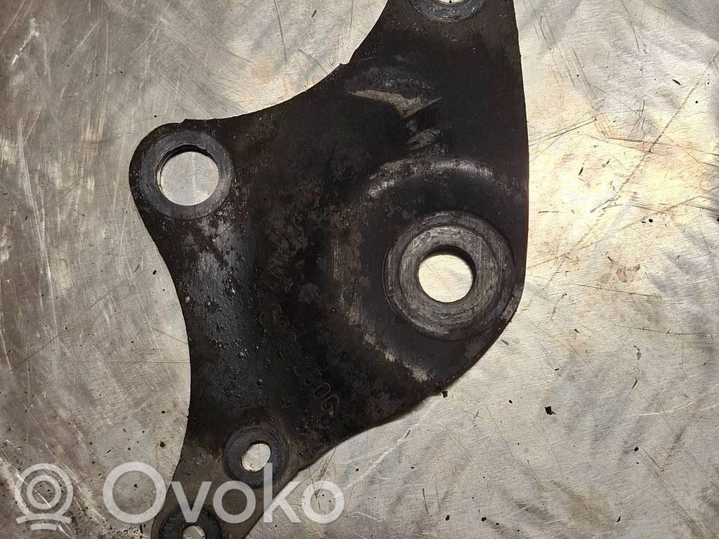 Citroen C6 Engine mounting bracket 