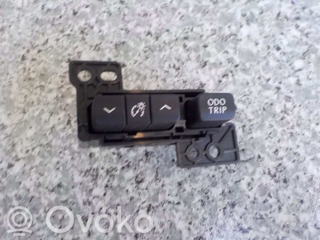 Mazda CX-30 Tailgate/trunk/boot open switch 