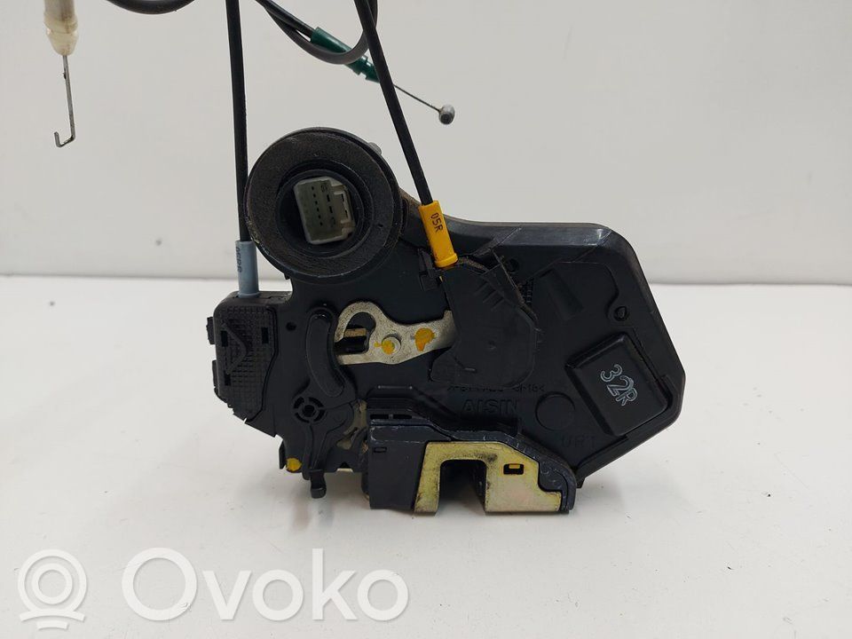 Toyota Corolla E110 Etuoven lukko (kahvan vieressä) 