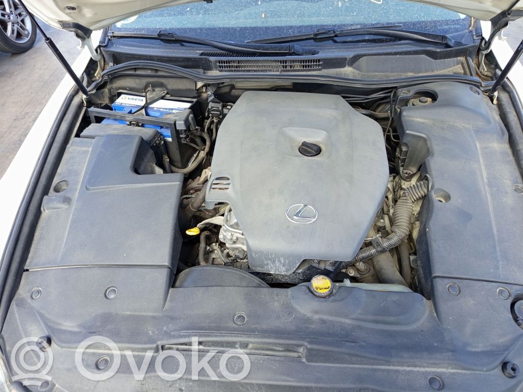 Lexus IS 200-300 Półoś tylna 