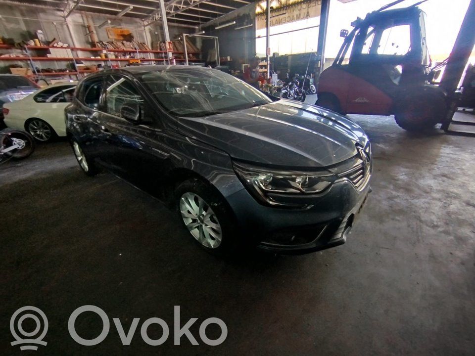 Renault Megane IV Parachoques delantero 
