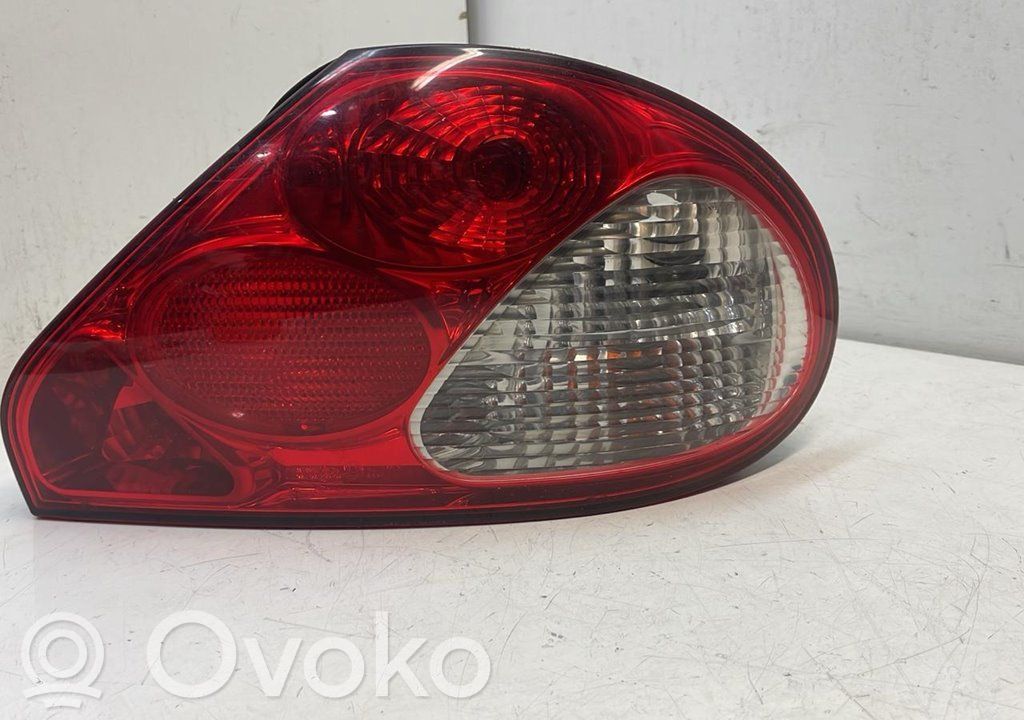 Jaguar X-Type Aizmugurējais lukturis virsbūvē 