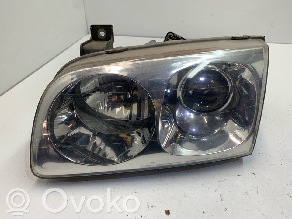 Hyundai Trajet Lampa przednia 
