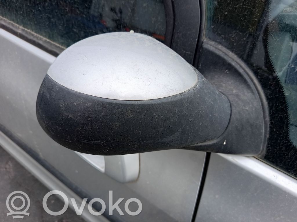 Peugeot 1007 Auton rungon sivu 