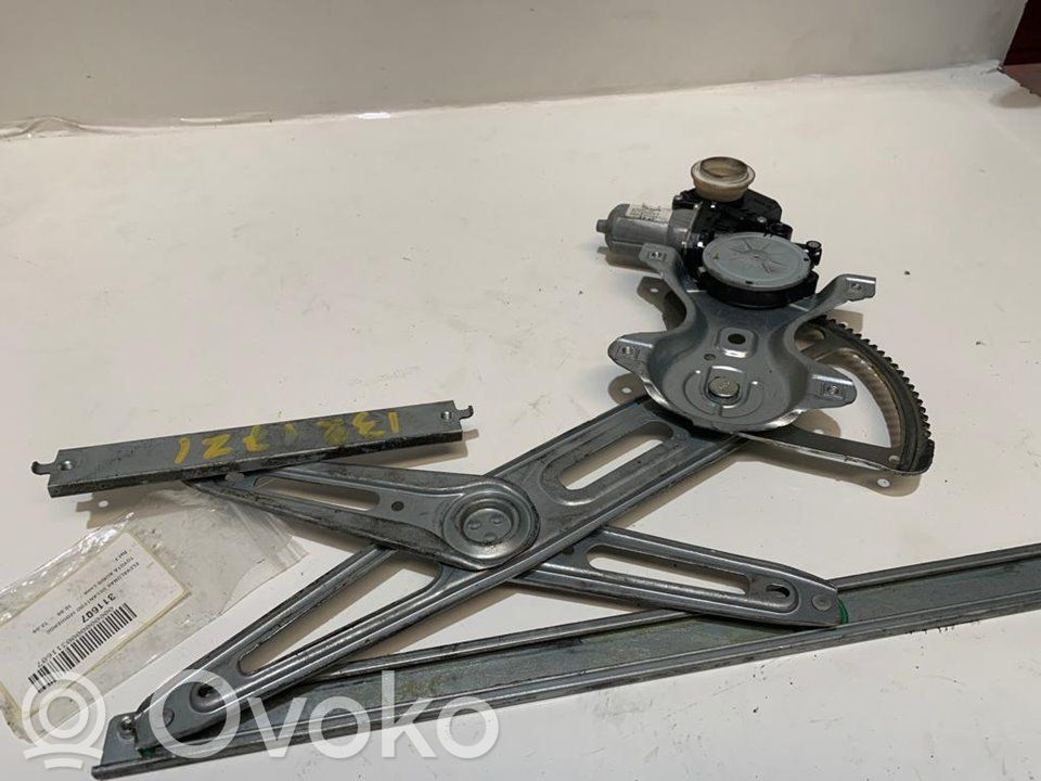 Toyota Auris 150 Szyba drzwi przednich 