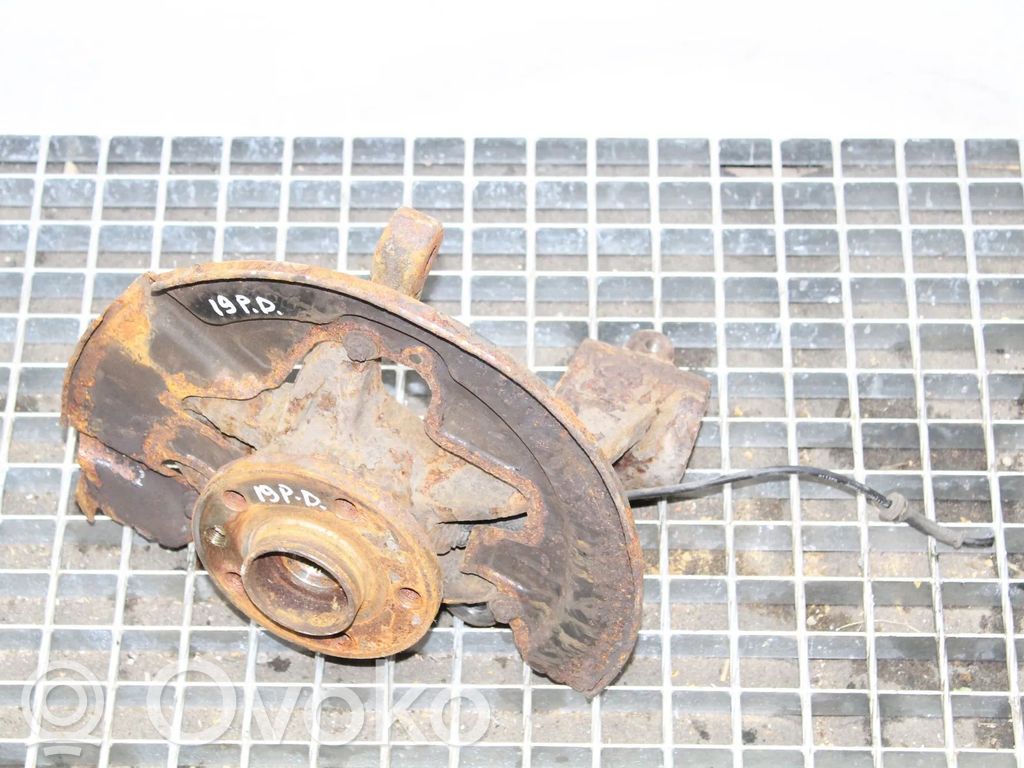 Front wheel hub