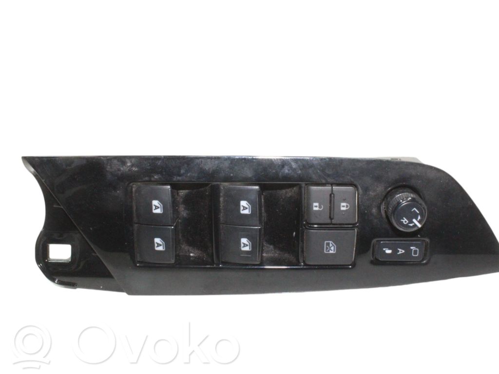 Toyota Prius (XW50) Przyciski szyb 